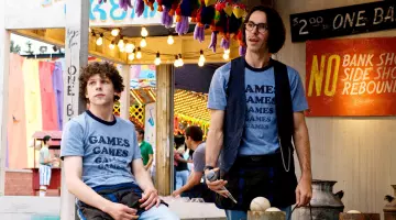 The t-shirt "Games Games Games" of Joel (Martin Starr in Adventureland