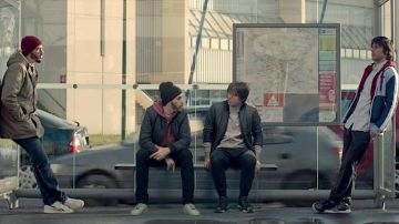 Le blouson / bomber noir de Orelsan (Au­ré­lien Co­ten­tin aka Orel) dans Comment c'est loin