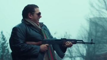 L'écharpe Gucci de Efraim Diveroli (Jonah Hill) dans War Dogs