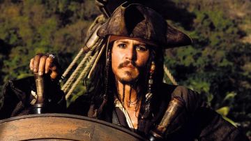 El anillo de Jack Sparrow (Johnny Depp) en Piratas del Caribe - Hasta el fin del mundo