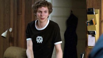 Le t-shirt "Pixel Skull" noir de Scott Pilgrim (Michael Cera) dans Scott Pilgrim vs le monde