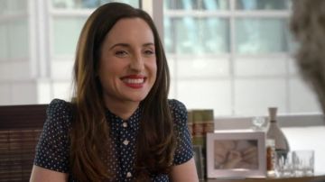 The top pea Jen Shorts in Life in Pieces (Zoe Lister Jones)