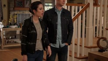 The jacket tie-dye Jen Shorts in Life in Pieces (Zoe Lister Jones)