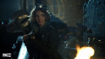 Les lunettes steampunk de Selina Kyle (Camren Bicondova) dans Gotham S01E02