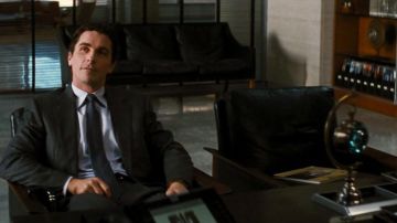 Les fauteuils dans le bureau de Lucius Fox (Morgan Freeman) dans the Dark Knight Rises