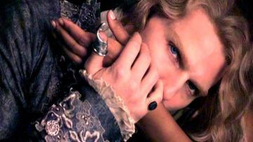 The ring from Lestat de Lioncourt (Tom Cruise) in Interview with a Vampire