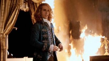 The blue jacket from Lestat de Lioncourt (Tom Cruise) in Interview with a Vampire