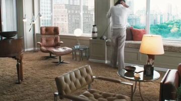 The chaise longue in the office of Zak Yankovitch (Ray romano) in Vinyl