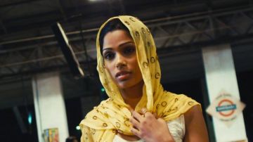 The yellow scarf of Latika (Freida Pinto) in Slumdog Millionaire