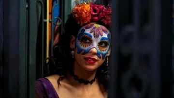 Máscara mexicana usada por Stephanie Sigman en Spectre