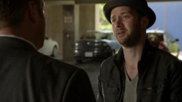 The leather jacket of Toby Curtis ( Eddie Kaye Thomas ) in Scorpio