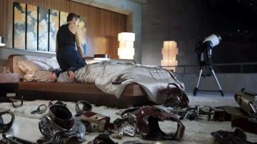 The light fixture in Tony Stark (Robert Downey Jr) in Iron Man 3