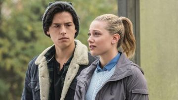 La chemise à carreaux de Jughead Jones (Cole Sprouse) dans Riverdale