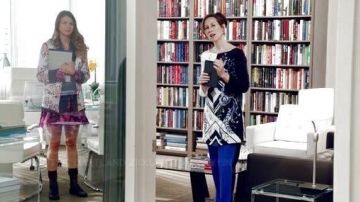 Tunique à motifs Emilio Pucci de Diana Trout dans Younger S1E8