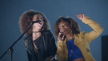 Free People De­nim Ja­cket Ho­ney worn by Josie McCoy (Ashleigh Murray) in Riverdale S01E02
