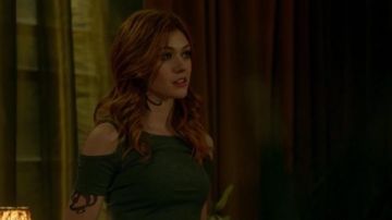 H&M Fine-knit top worn by Clary Fray (Katherine McNamara) in Shadowhunters S02E04