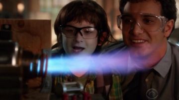 goggles of Walter O'brien (Elyes Gabel) in Scorpio