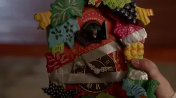 the cuckoo clock of the sister of Walter O'brien (Elyes Gabel) in Scorpio