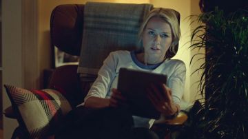 La tablette Apple iPad de Cornelia Srebnick (Naomi Watts) dans While We're Young