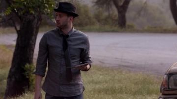 tie two tones of Toby Curtis ( Eddie Kaye Thomas ) in Scorpio