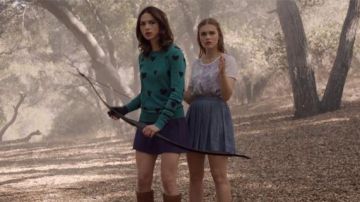 Ame­ri­can Eagle Cham­bray Skirt worn by Lydia Martin (Holland Roden) in Teen Wolf