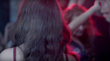 The red dress of Effy (Kaya Scodelario) in Skins S07E01