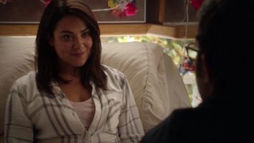 the plaid shirt of the sister of Walter O'brien (Elyes Gabel) in Scorpio