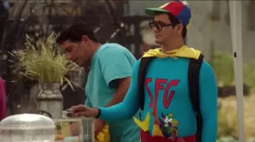 the cap and the helicopter of Walter O'brien (Elyes Gabel) in Scorpio