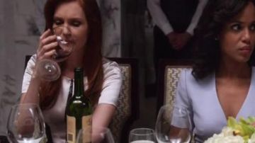 Alexander McQueen mini vestido blanco usado por Olivia Pope (Kerry Washington) en Scandal S05E19