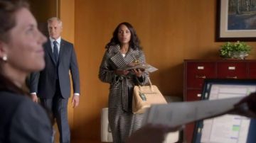 Natural Saffiano Open Promenade Bag worn by Olivia Pope (Kerry Washington) in Scandal S05E09