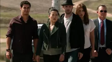 La veste en cuir de Happy Quinn ( Ja­dyn Wong ) dans Scor­pion