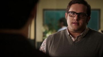 pullover v-neck without sleeve for Sylvester Dodd (Ari Stidham) in Scorpio