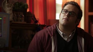 Jacket jogging Sylvester Dodd (Ari Stidham) in Scorpio