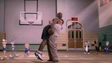 El par de Nike Air Jordan 9 (IX) Retro Space Jam de Michael Jordan en Space Jam