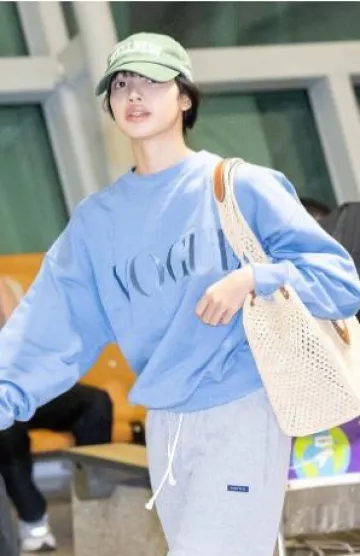 Sombrero de hiedra Sporty & Rich Wellness usado por Lisa en el aeropuerto de Incheon el 10 de agosto de 2024