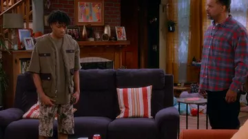 Forever 21 Leaf Print Cargo Shorts worn by Kelvin Upshaw (Diamond Lyons) as seen in The Upshaws (S06E08)