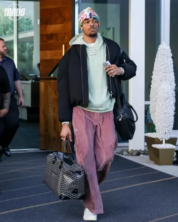 Blouson bomber boxy rembourré noir Jil Sander porté par Paul Jamaine Washington Jr. sur le compte Instagram @dallasmavs