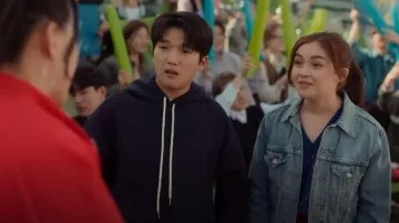 Veste de camionneur Levi’s des années 90 portée par Kitty (Anna Cathcart) comme on le voit dans XO, Kitty (S02E02)