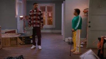 Pantalon Adidas Adibreak porté par Lucretia Turner (Wanda Sykes) comme on le voit dans The Upshaws (S06E10)