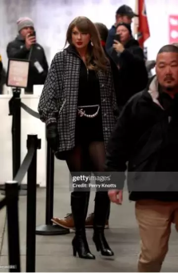 Chanel Cruise Tweed Coat worn by Taylor Swift at Kanas City Chiefs Vs Houston Texans Game on January 18, 2025