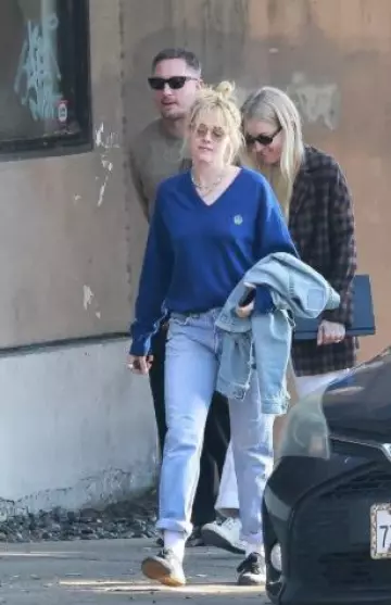 Garrett Leight Clune Sunglasses worn by Kristen Stewart in Los Feliz on January 18, 2025