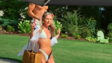 Amoureux Et Amis Kimo Bottoms portés par Emmy Sharrett comme on le voit dans Southern Hospitality (S03E03)