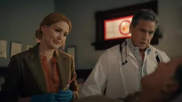 Blazer de tweed a cuadros con adornos de pata de gallo de Ralph Lauren usado por Melinda Monroe (Alexandra Breckenridge) como se ve en Virgin River (S06E01)