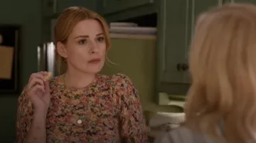 Top de punto floral de Scotch & Soda Short Puff Sleeve Wool Blend usado por Melinda Monroe (Alexandra Breckenridge) como se ve en Virgin River (S06E03)