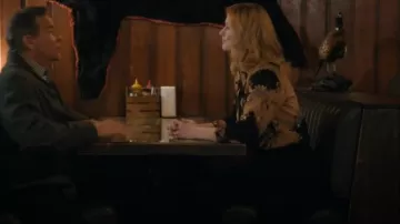 Camisa de botones floral de Scotch & Soda Harvest usada por Melinda Monroe (Alexandra Breckenridge) como se ve en Virgin River (S06E03)