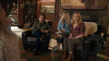 Vince Camuto Skylar Slouch Boot usada por Melinda Monroe (Alexandra Breckenridge) como se ve en Virgin River (S06E06)