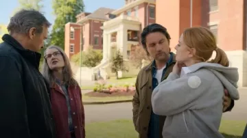 Chaqueta Canada Goose Chilliwack usada por Melinda Monroe (Alexandra Breckenridge) como se ve en Virgin River (S06E08)