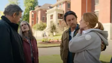 Chaqueta Canada Goose Chilliwack usada por Melinda Monroe (Alexandra Breckenridge) como se ve en Virgin River (S06E08)