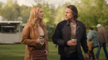 Abrigo de Danier Elena usado por Melinda Monroe (Alexandra Breckenridge) como se ve en Virgin River (S06E08)