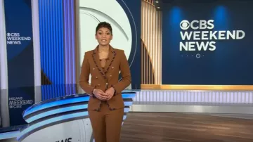 Veronica Beard Arte Stretch Flare Slit Pants en Ocre Oscuro usado por Jericka Duncan como se vio en CBS Evening News el 20 de enero de 2025